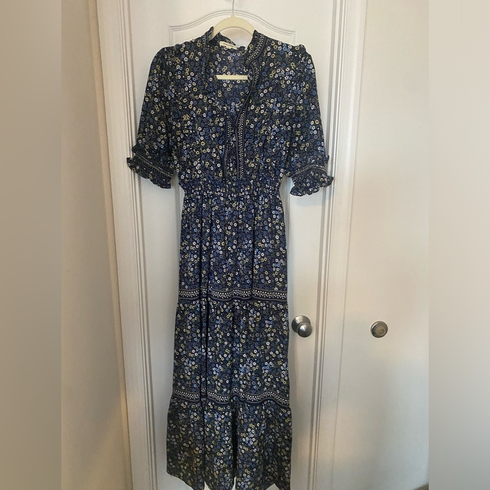 Long Max Studio dress size L.  Blue with Flowers